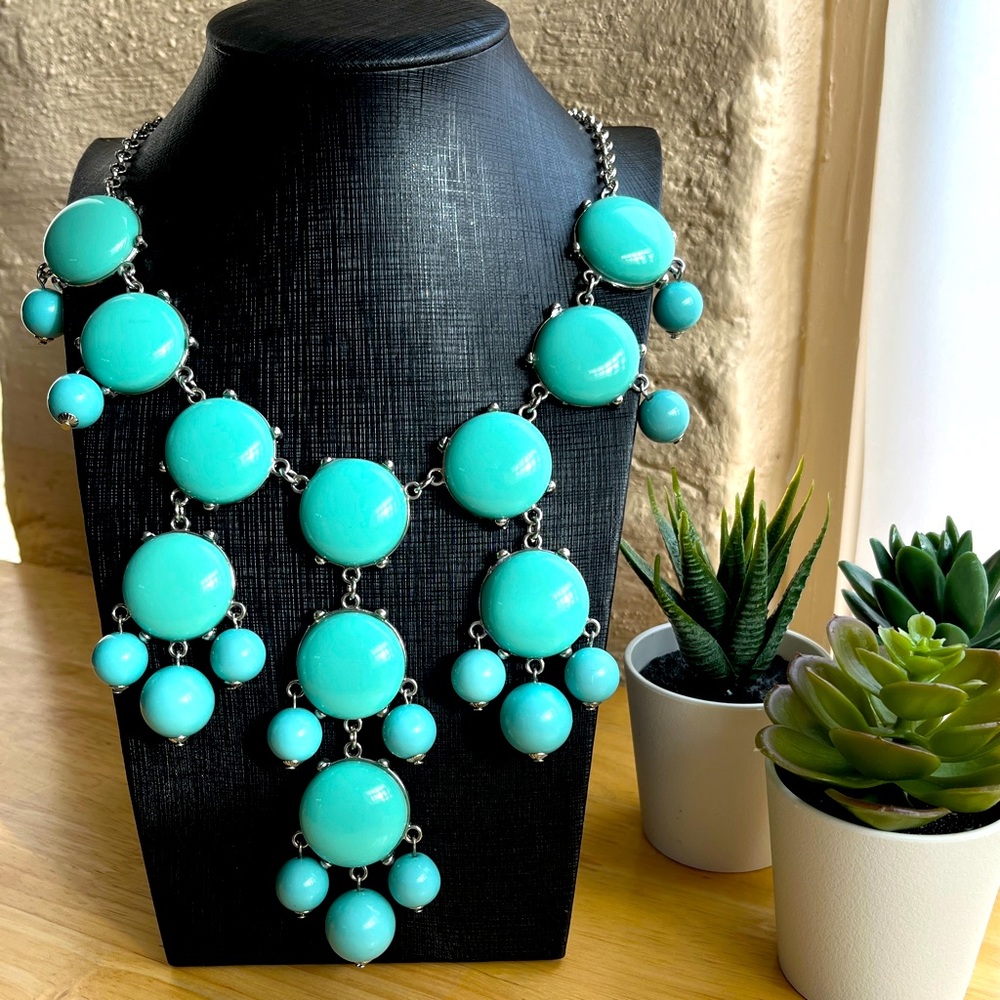 NWOT Erica Lyons Statement Bib Necklace - turquoise / silver color - gorgeous!